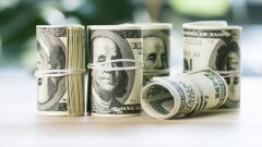 Курс доллара упал ниже отметки в 445 тенге на бирже 23 апреля