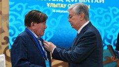 Президент присвоил писателю Мухтару Шаханову звание "Қазақстанның Еңбек Ері"