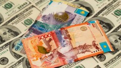 Доллар подешевел на бирже на 9 тенге