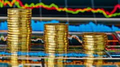 Золото дешевеет на фоне роста биткоина, доллара и госбондов США