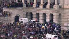 Во время штурма Капитолия США погибли четверо, 52 человека задержаны