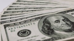 Доллар немного подорожал, рубль опустился ниже 6 тенге на бирже перед выходными