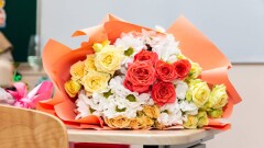Цветы и подарки учителям могут считаться незаконным вознаграждением в одном случае – антикор