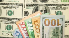 Курс доллара вырос на бирже почти на 2 тенге