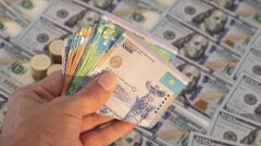 Тенге укрепился к доллару перед выходными