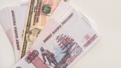 Сколько стоит рубль на бирже и в обменниках перед выходными