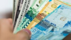 Нацбанк установил официальные курсы доллара и рубля на 18 августа