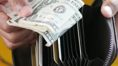 Курс доллара снизился к тенге на бирже 15 мая