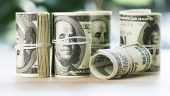 Курс доллара снизился на KASE перед выходными