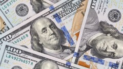 Курс доллара на бирже остаётся на том же уровне, что и месяц назад