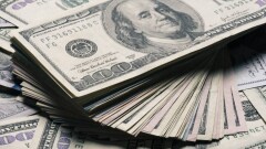 Курс доллара на бирже вновь достиг рекордной за четыре месяца отметки