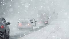 Снегопад и буран: в каких регионах автомобилистам рекомендуют отложить дальние поездки