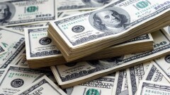 Доллар продолжает укрепляться к тенге на торгах