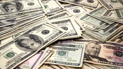 Доллар снова значительно подорожал к тенге на бирже, рубль ослаб
