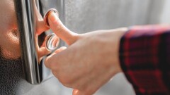 В столичном ЖК "Хайвилл Астана" курьера ударило током в лифте. Возбуждено уголовное дело