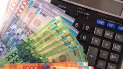 Выплачивать компенсацию госслужащим, работающим по 12 часов в сутки, предложил президент