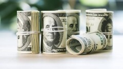 Сколько стоит доллар на бирже KASE и в обменниках Казахстана перед выходными