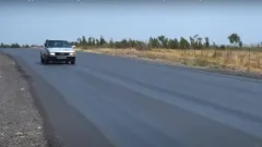 Дорога пошла волнами после свежего ремонта в Туркестанской области
