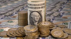 Биржевой курс доллара упал на пять тенге
