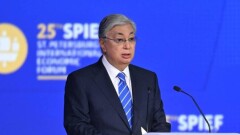 Токаев предложил разработать новую торговую стратегию ЕАЭС: Казахстан мог бы сыграть роль буферного рынка