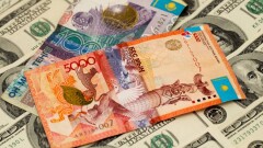 Доллар подорожал на бирже на семь тенге