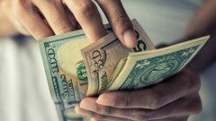 Доллар подорожал ещё на 1 тенге перед выходными
