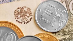 Курс рубля снизился к тенге на бирже и в обменниках