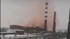 Из труб титано-магниевого комбината в Усть-Каменогорске валит розовый дым