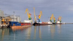 Токаев поручил активизировать мощности портов Актау и Курык для развития Транскаспийского маршрута