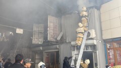 В Алматы на рынке Байсат загорелись контейнеры