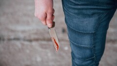 Ударил ножом в спину: прохожий ранил полицейского в Шымкенте