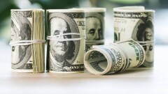 Тенге укрепился к доллару на бирже перед выходными
