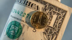 Сколько стоит доллар на бирже и в обменниках Казахстана перед праздничными выходными