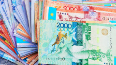 Банкноты номиналами 2000 и 5000 тенге подделывают чаще других. В Нацбанке назвали главные признаки подлинных купюр