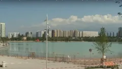 "Не сдали ни в мае, ни в июне". Благоустройство озера Сайран в Алматы обернулось иском против подрядчика