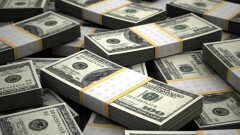Доллар подорожал на бирже на 2 тенге