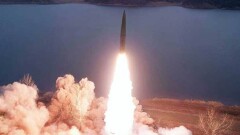 "Не будем смотреть сложа руки на провокации США". Северная Корея запустила ракету в Восточное море