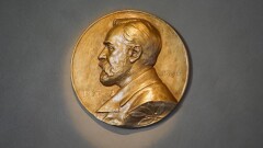 Нобелевскую премию по физике получили учёные из Франции, США и Австрии