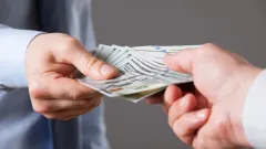 Что делать, если в обменнике отказываются принимать валюту из-за года выпуска