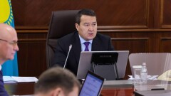 "Утверждением дорожной карты все вопросы не решить. Это просто бюрократия!" Смаилов раскритиковал Минпром