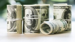 Тенге укрепился на бирже, но доллар остаётся дороже, чем в конце декабря