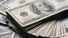 Курс доллара незначительно вырос к тенге на утренних биржевых торгах
