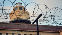 Мужчине, который сдавал несуществующие квартиры, отбывая срок в колонии, вынесли приговор в Астане