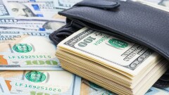 Курс доллара снизился на 9 тенге на бирже перед выходными