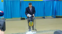 Премьер-министр Олжас Бектенов одним из первых проголосовал на референдуме