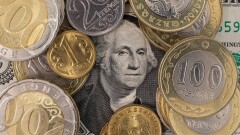 Тенге ослаб к доллару на бирже в День нацвалюты