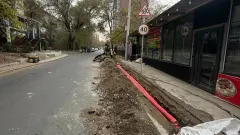 "Если уложили асфальт, то скоро будут менять трубы". Алматинцев возмутили разрытия на новых дорогах