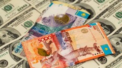 Сколько стоят доллар и рубль в обменниках Казахстана 1 сентября