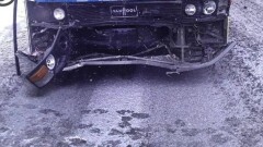 Автомобиль столкнулся с автобусом на трассе в ВКО, два человека погибли