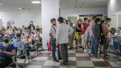 В ЦОНах Казахстана появились очереди после отмены обязательной брони